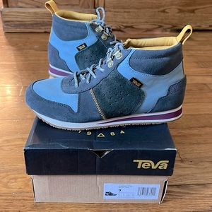 Teva Highside ‘84, Women’s Size 9 (NIB)